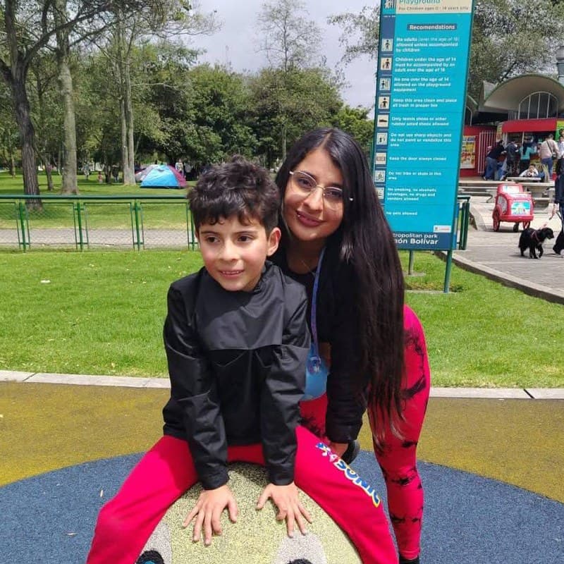 Kate y su hijo, una de las primeras familias de INVENTIA en Bogotá