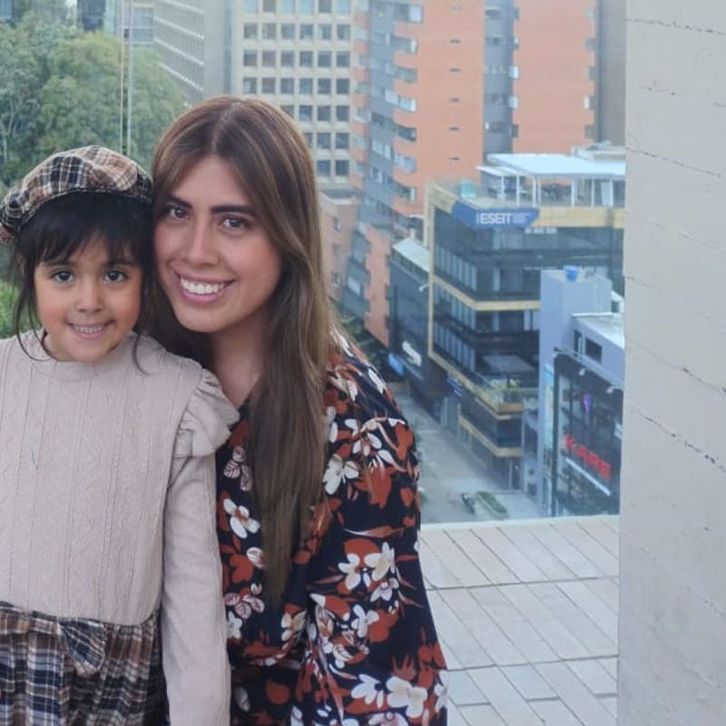 Valeria y su hija, una de las primeras familias de INVENTIA en Bogotá